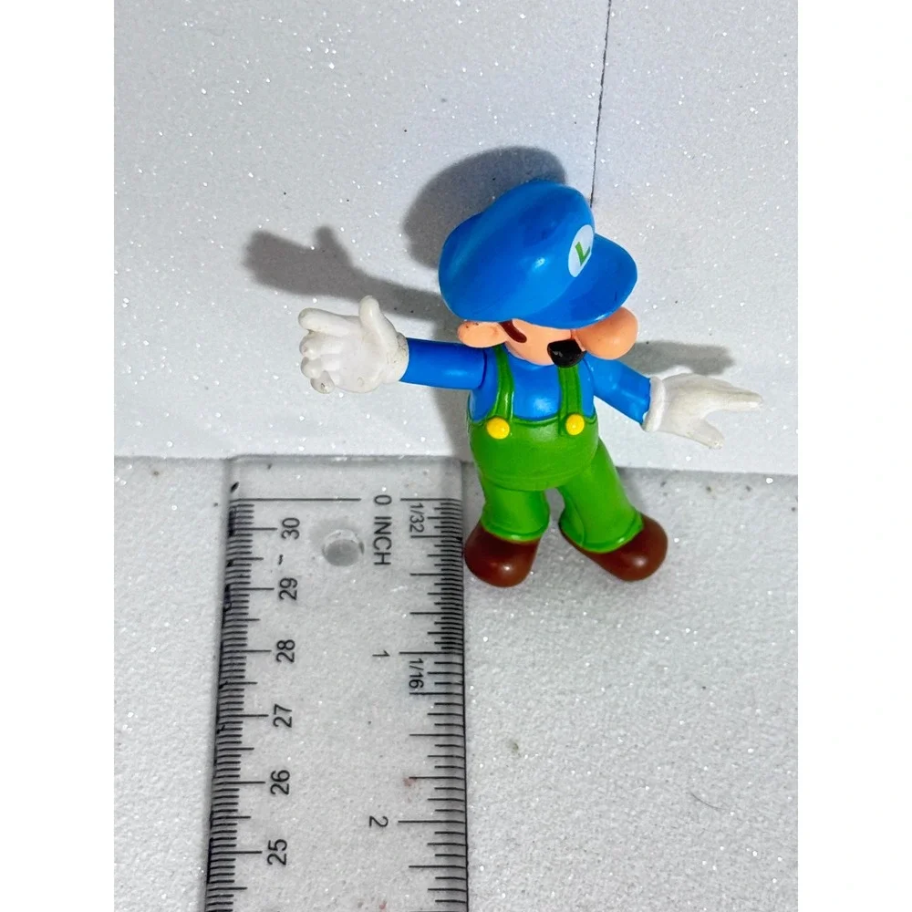 Jakks Pacific World of Nintendo Luigi Blue and Green Action Figure 2.5 inch